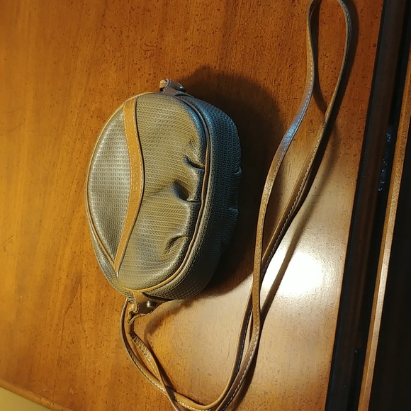 Vintage Charles Jourdan purse/crossbody - Picture 3 of 8